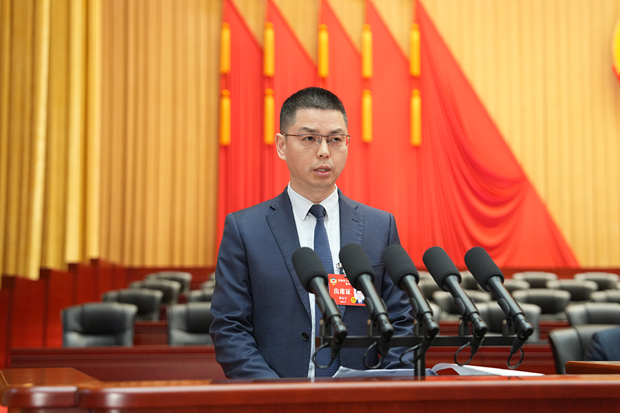 3：2026年1月30日，陈显平委员在大会上发言。廖文豪 摄