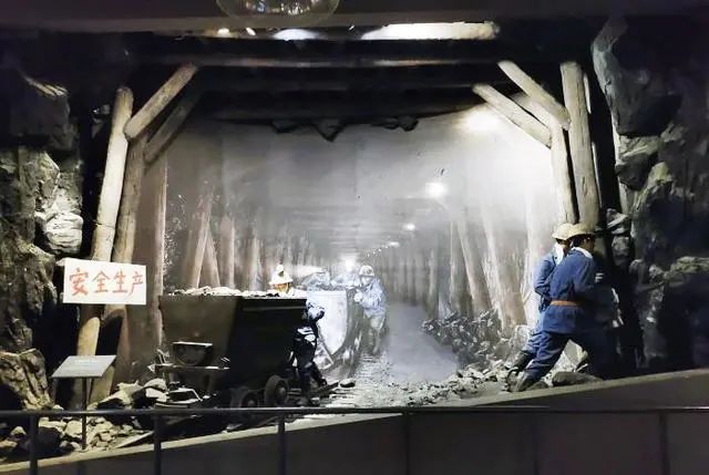 学党史·读原著 | 社会主义建设在曲折中发展