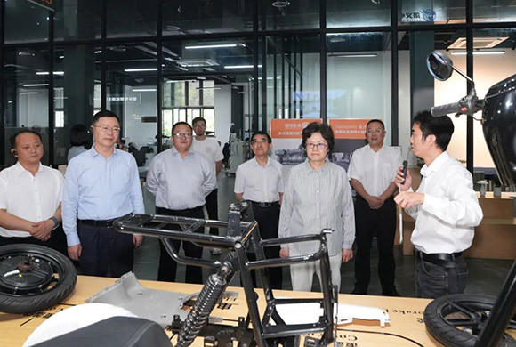 程丽华率队赴两江新区沙坪坝区调研时强调 察形势之变 识问题之要 谋管用之策 协力助推经济高质量发展